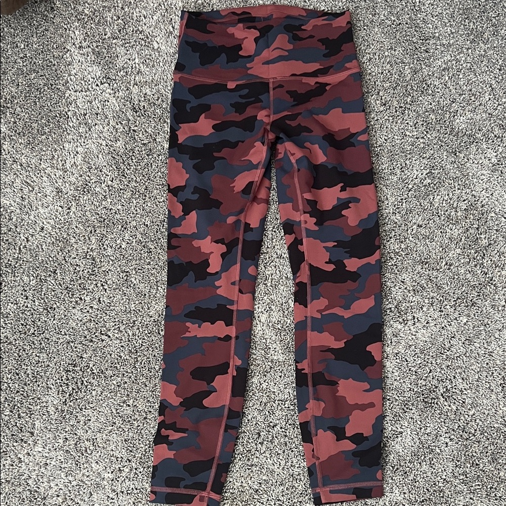 Lululemon WunderTrain Legging 25”. LIKE NEW CONDITION
